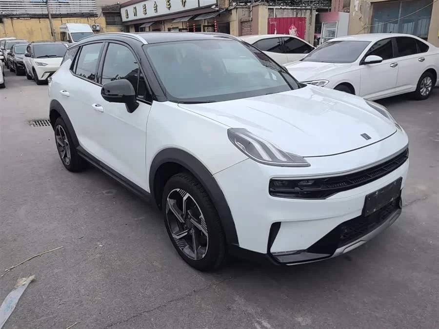 Lynk & Co 06