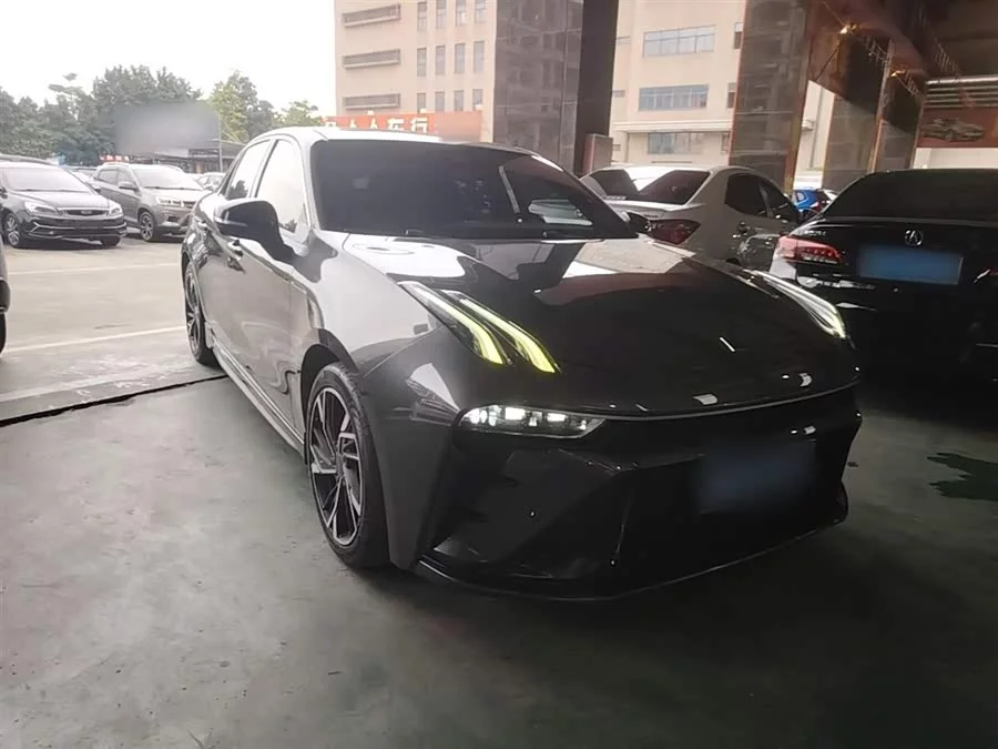 Lynk & Co 03