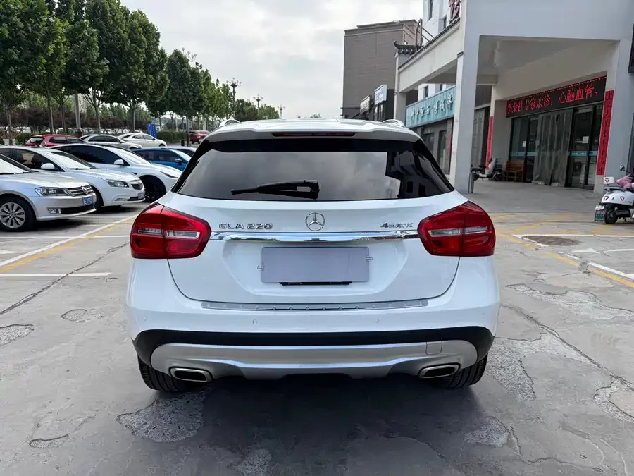 Mercedes Benz GLA