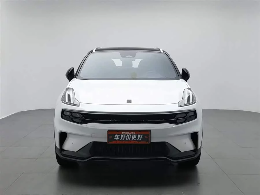 Lynk & Co 06