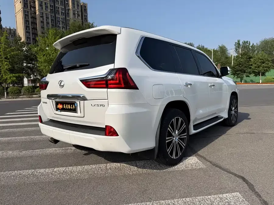 Lexus LX