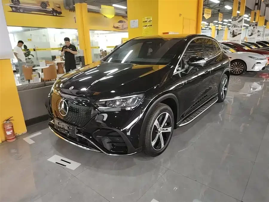 Mercedes Benz EQE SUV