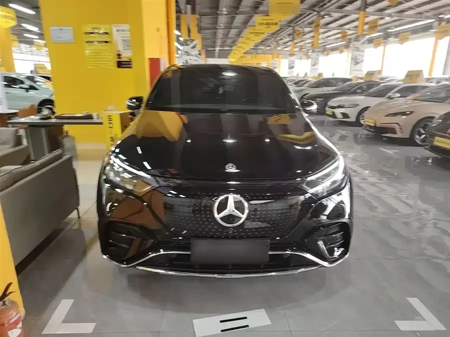 Mercedes Benz EQE SUV