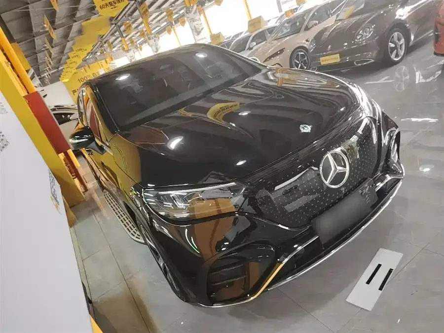 Mercedes Benz EQE SUV