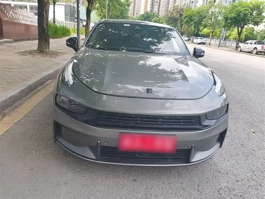 Lynk & Co 03