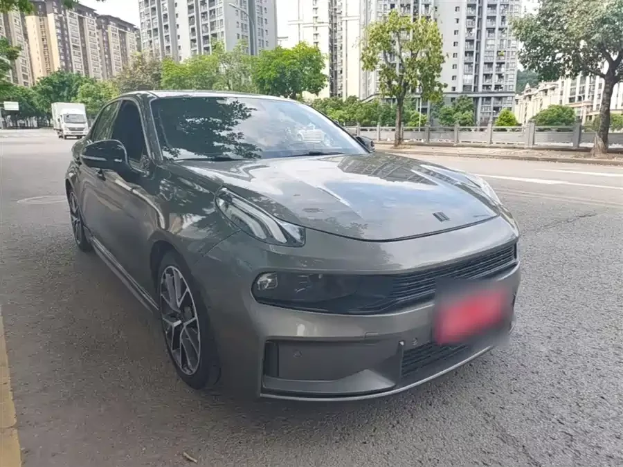 Lynk & Co 03