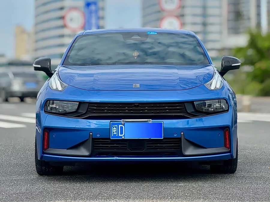 Lynk & Co 03