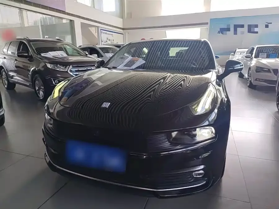Lynk & Co 03