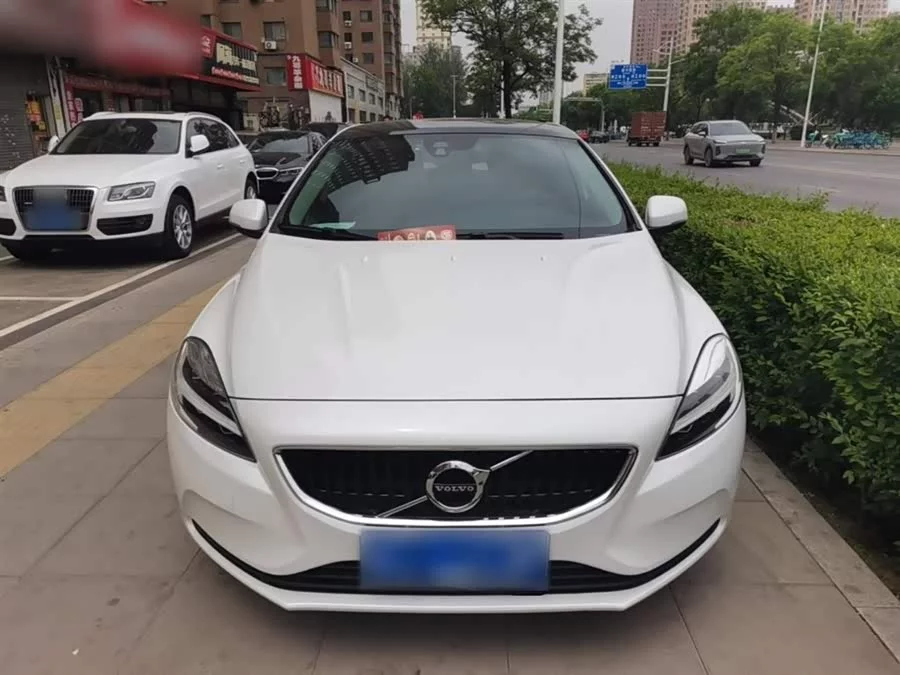 Volvo V40