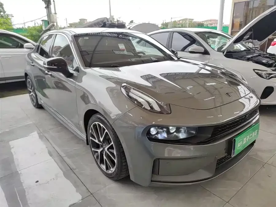 Lynk & Co 03