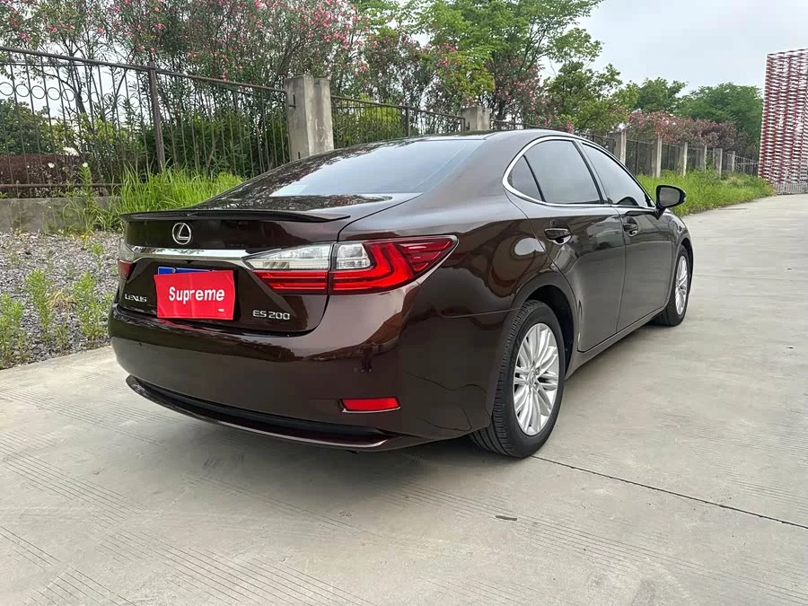 Lexus ES