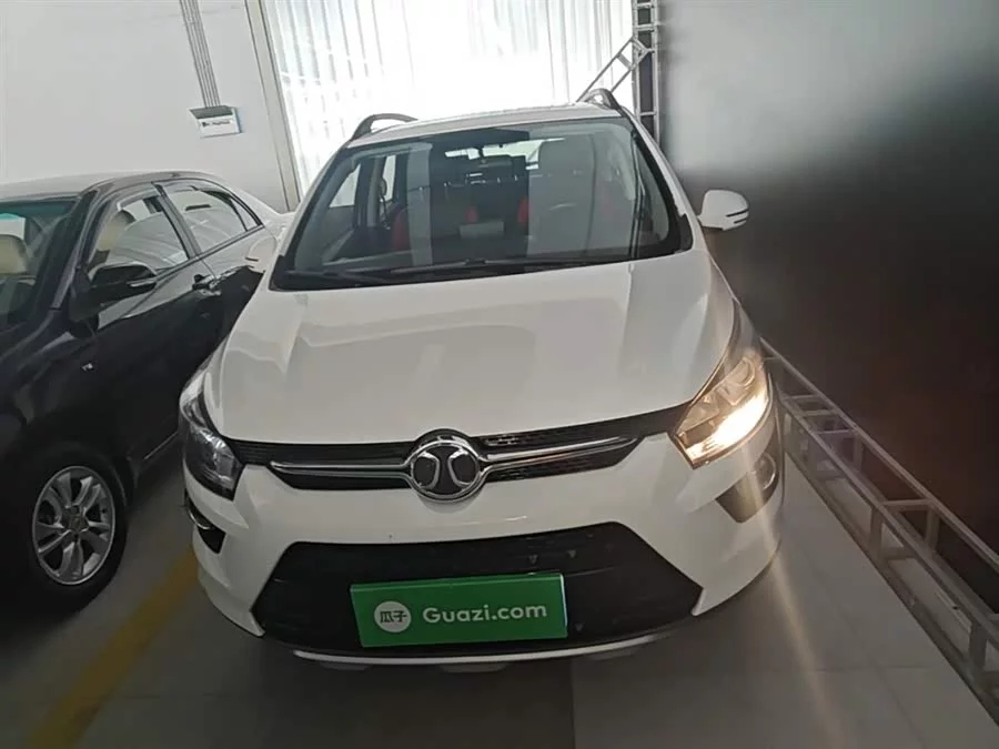 BAIC Saab X25