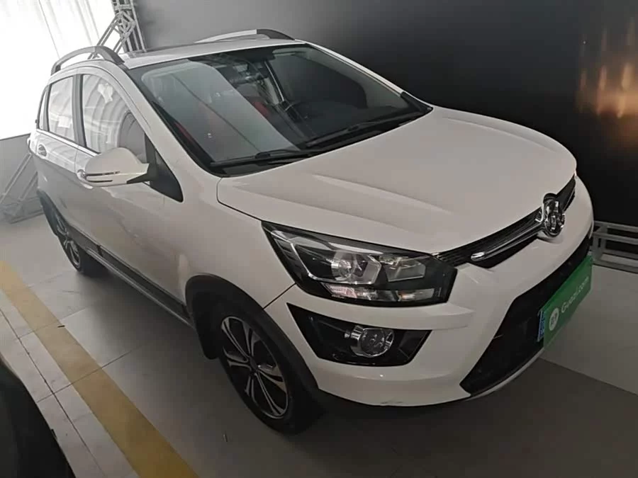 BAIC Saab X25