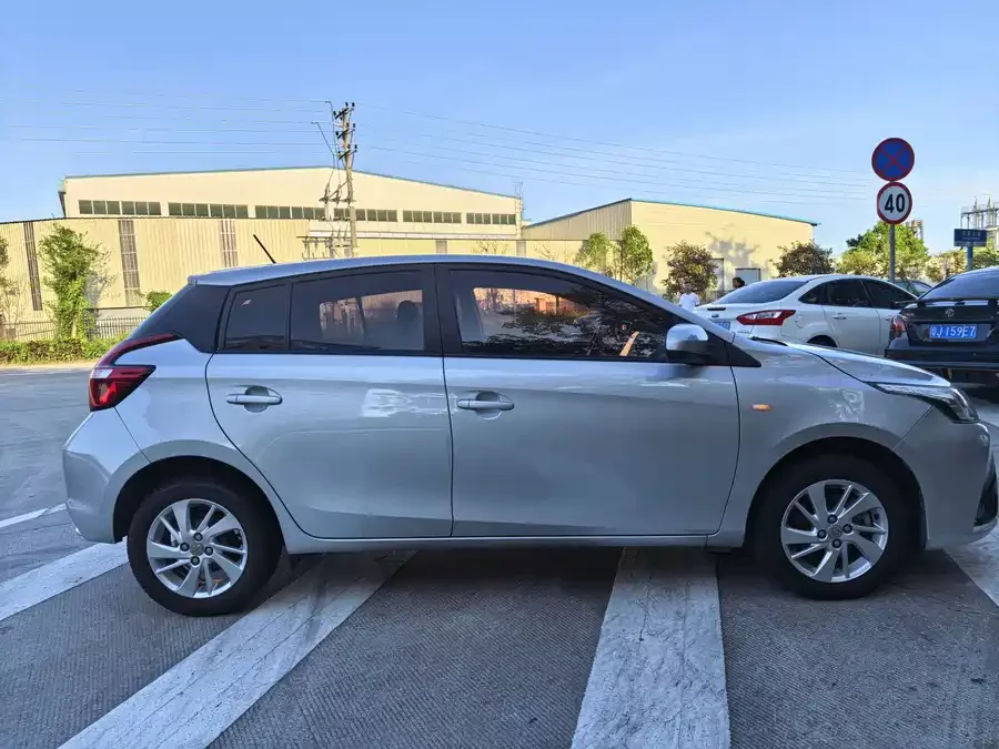 Toyota YARiS L