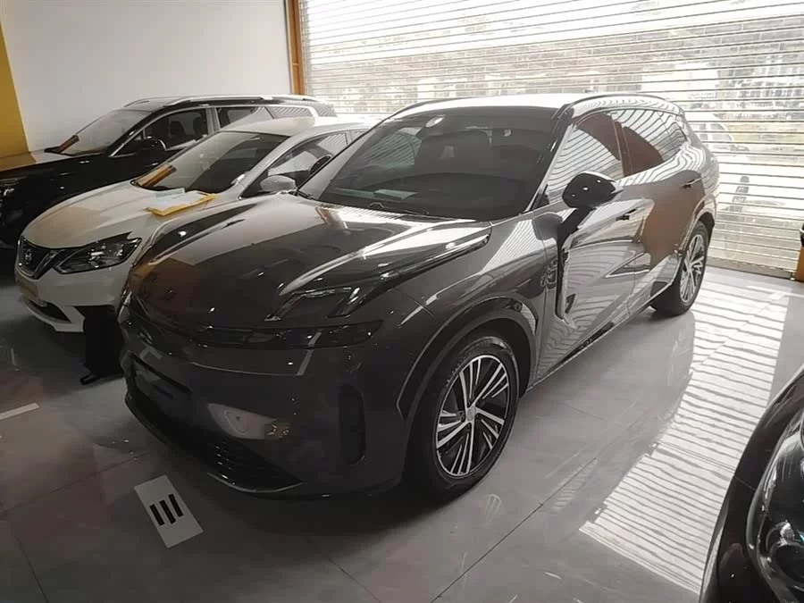 Lynk & Co 08 EM-P