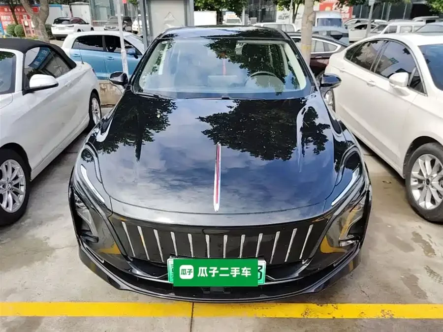 Hongqi E-QM5