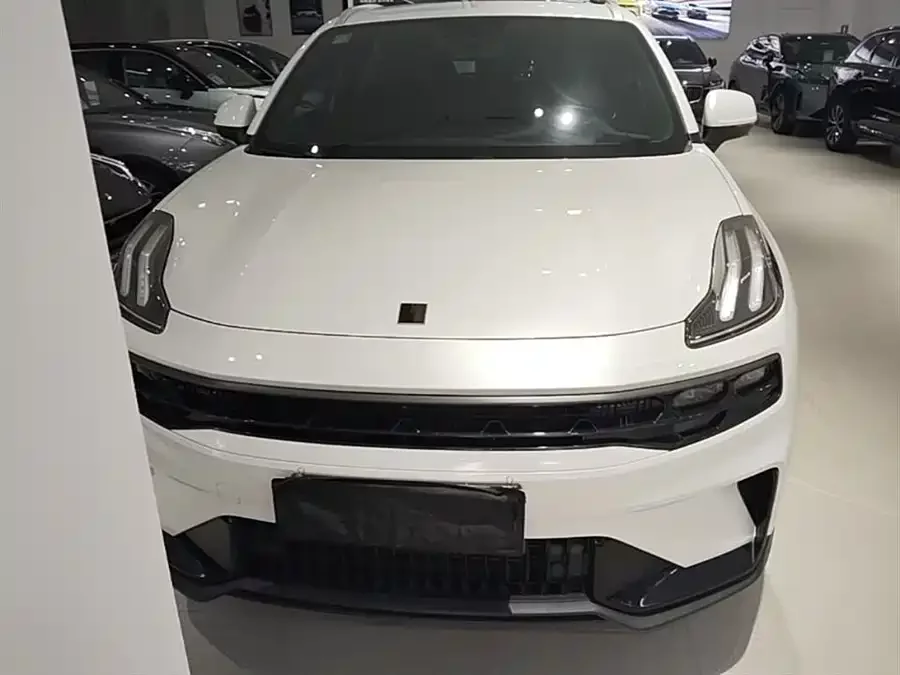Lynk & Co 06