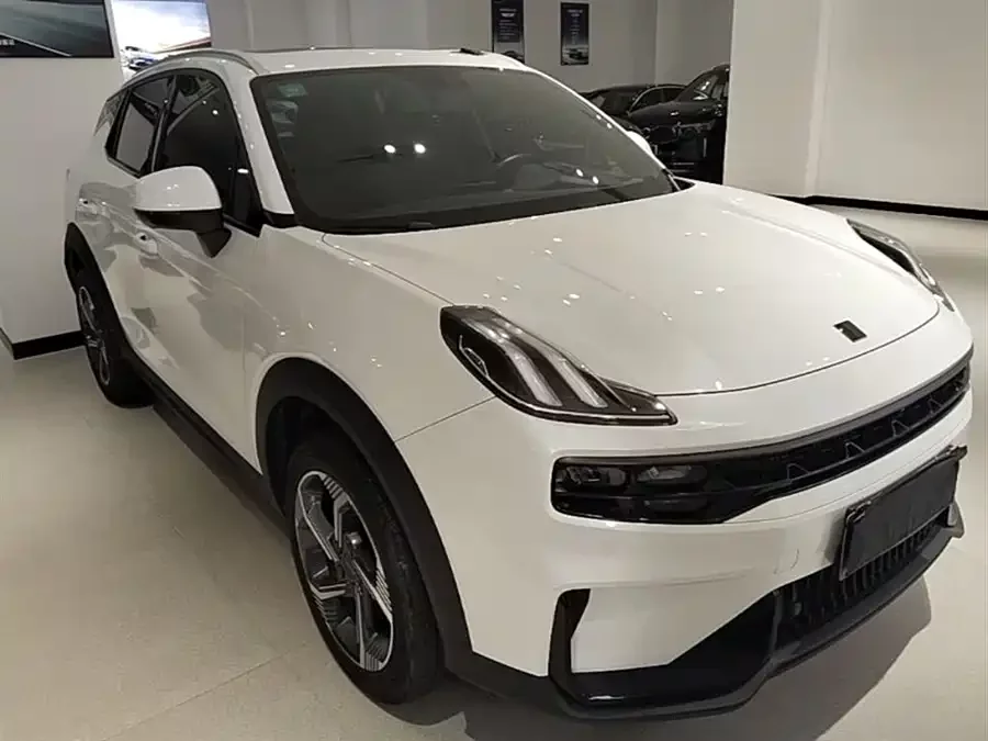Lynk & Co 06