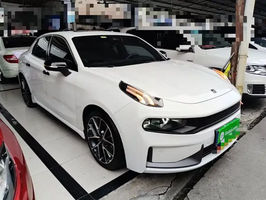 Lynk & Co 03