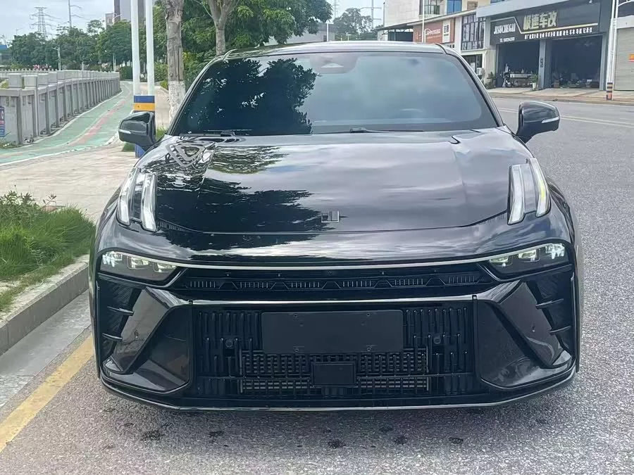Lynk & Co 03