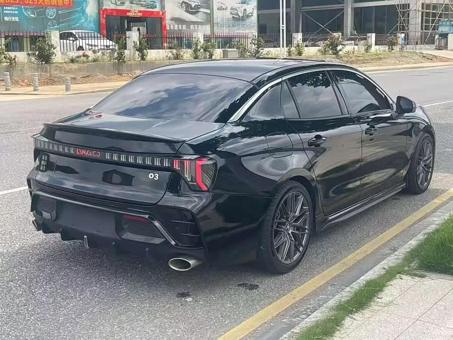 Lynk & Co 03