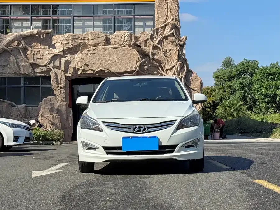 Hyundai Rena