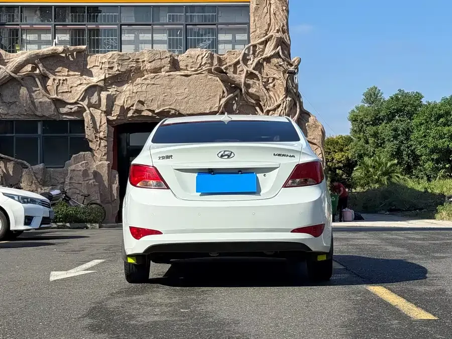 Hyundai Rena