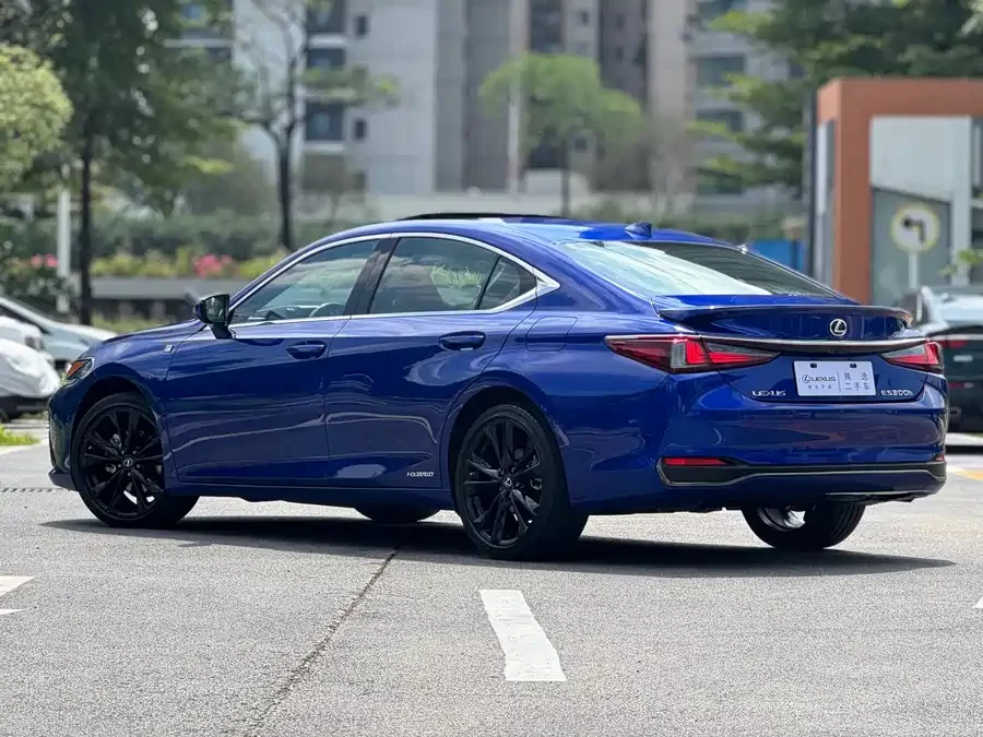 Lexus ES