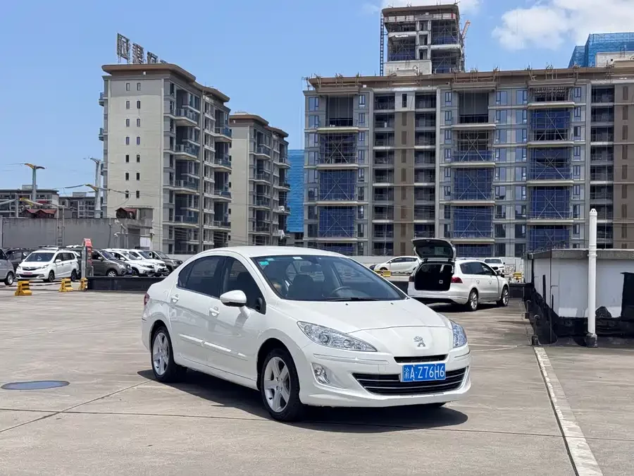 Peugeot 408