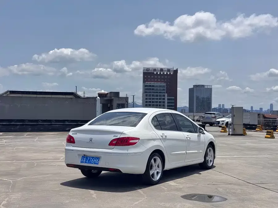 Peugeot 408