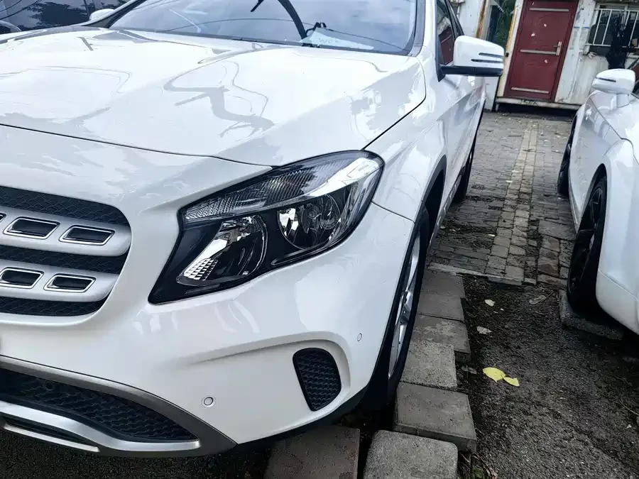Mercedes Benz GLA