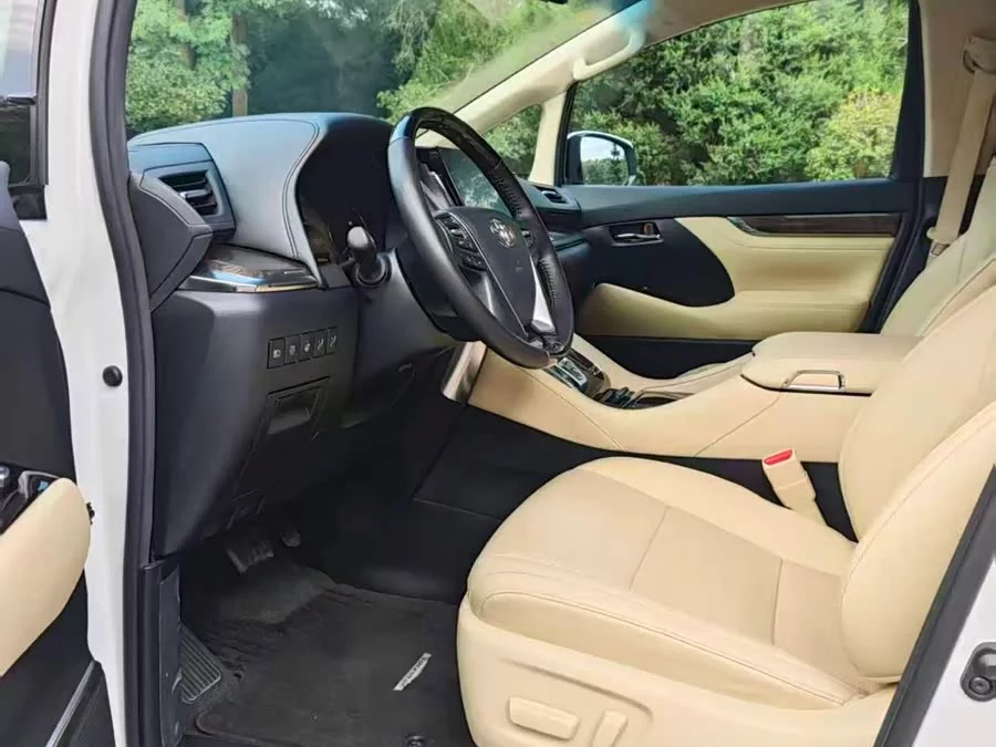 Toyota Crown Vellfire