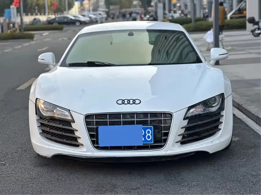 Audi R8
