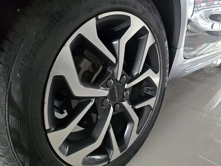 Lynk & Co 02