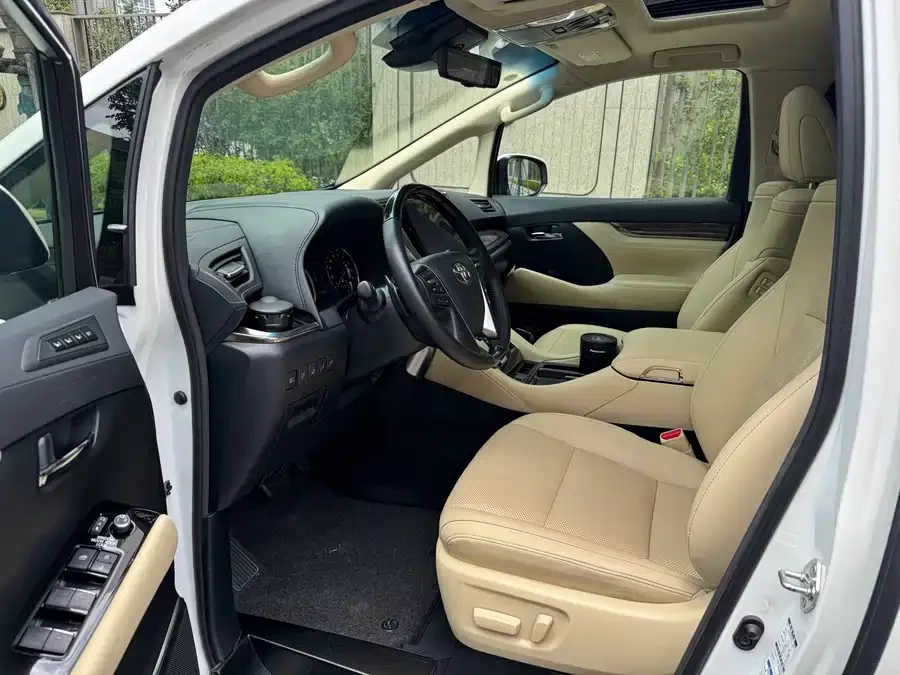 Toyota Crown Vellfire