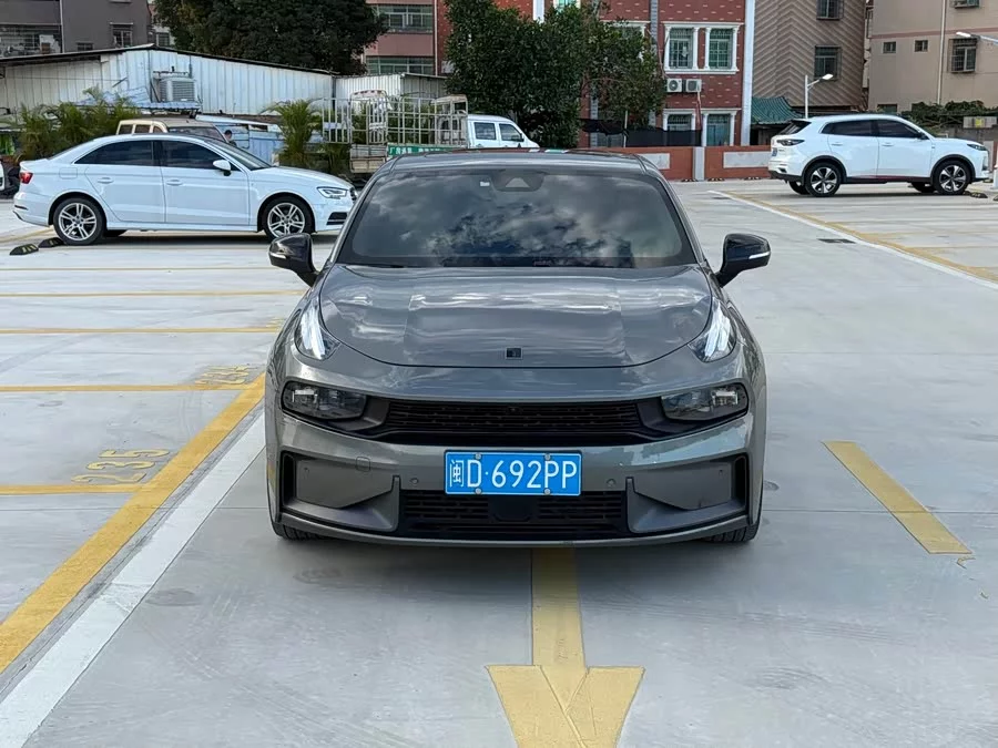 Lynk & Co 03