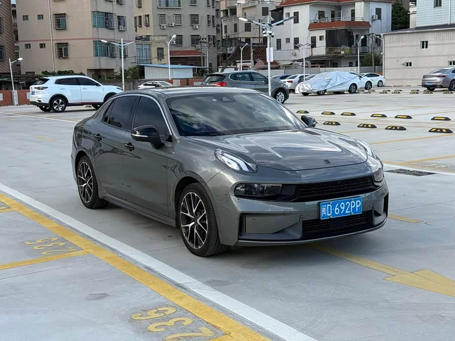 Lynk & Co 03