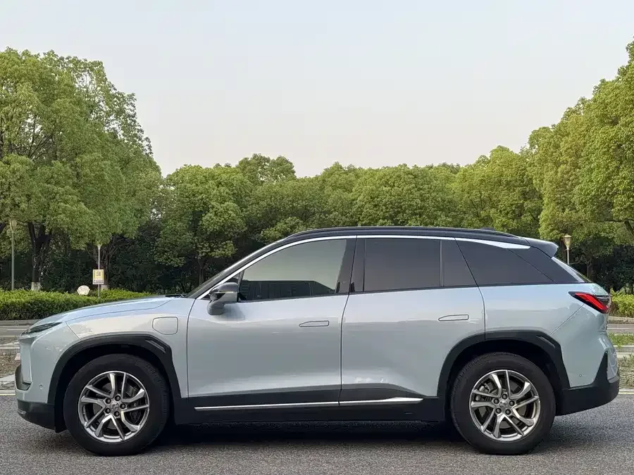 NIO ES6