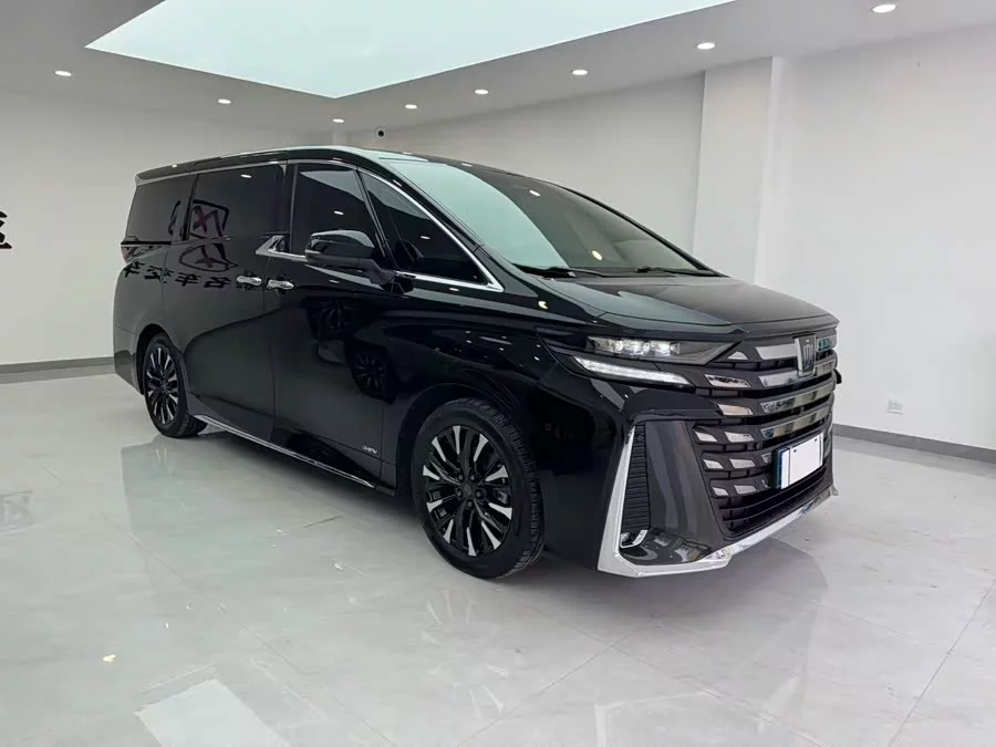 Toyota Crown Vellfire