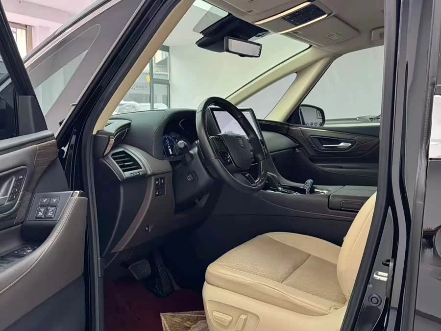 Toyota Crown Vellfire