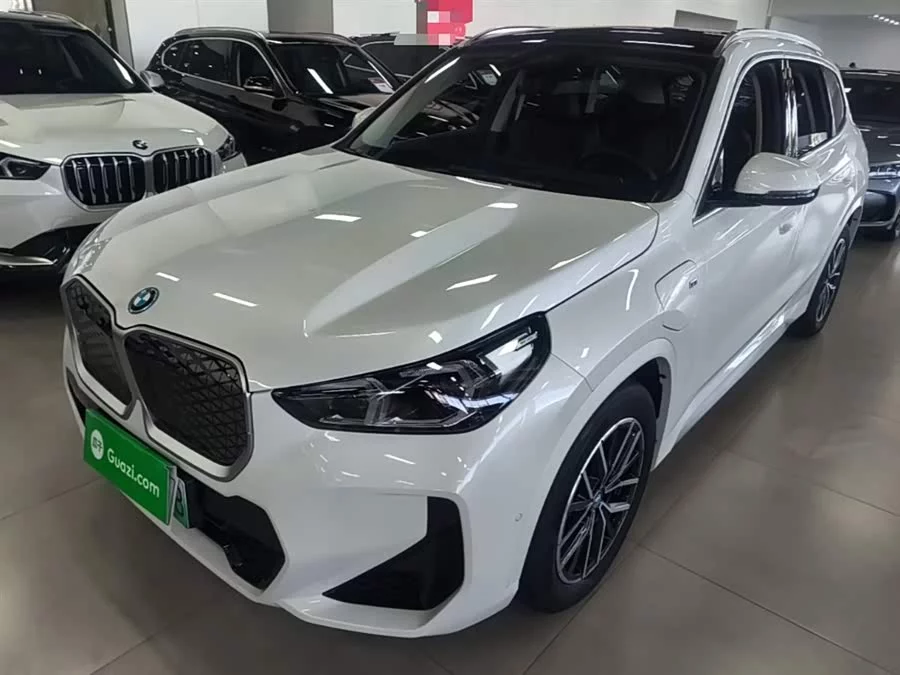 BMW iX1