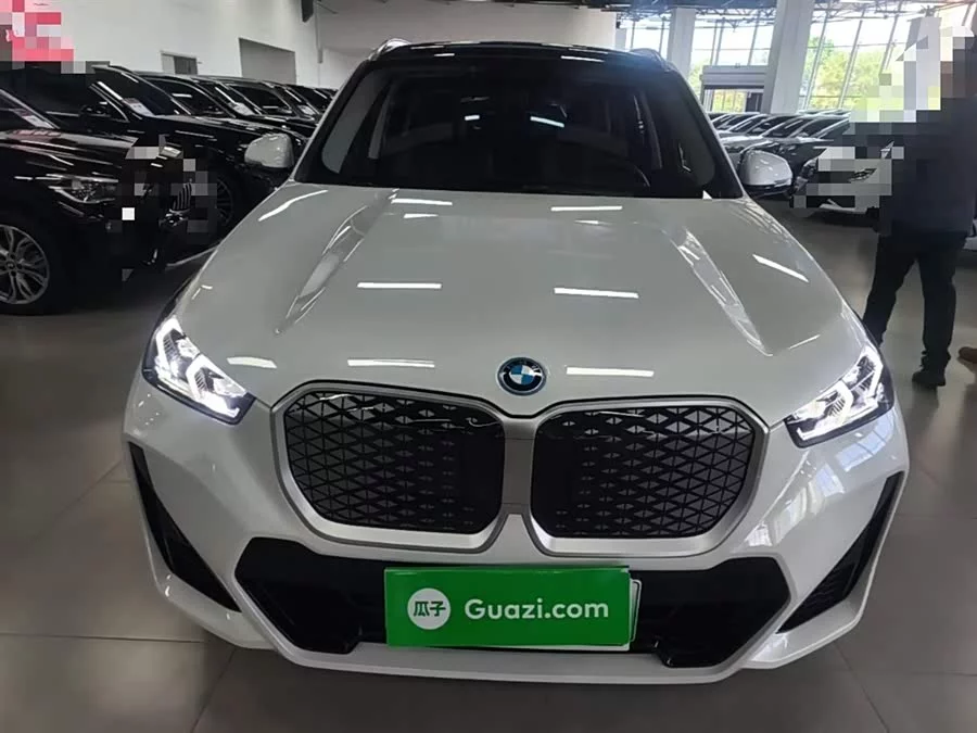 BMW iX1