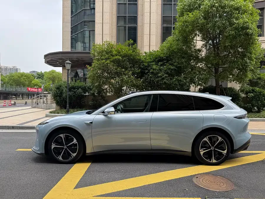 NIO ET5T