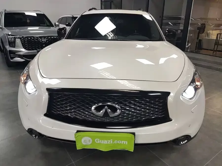 Infiniti QX70