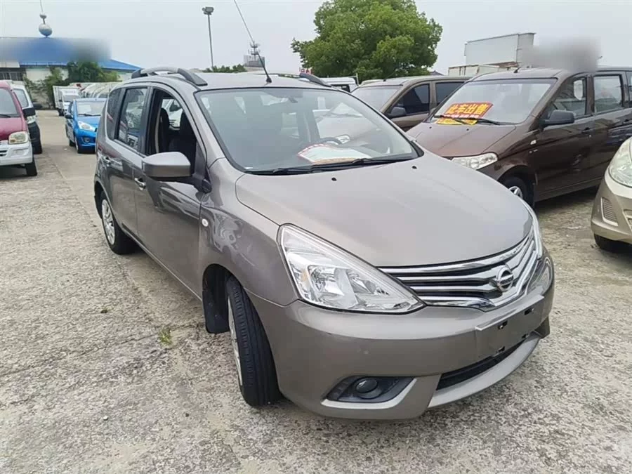 Nissan Livina