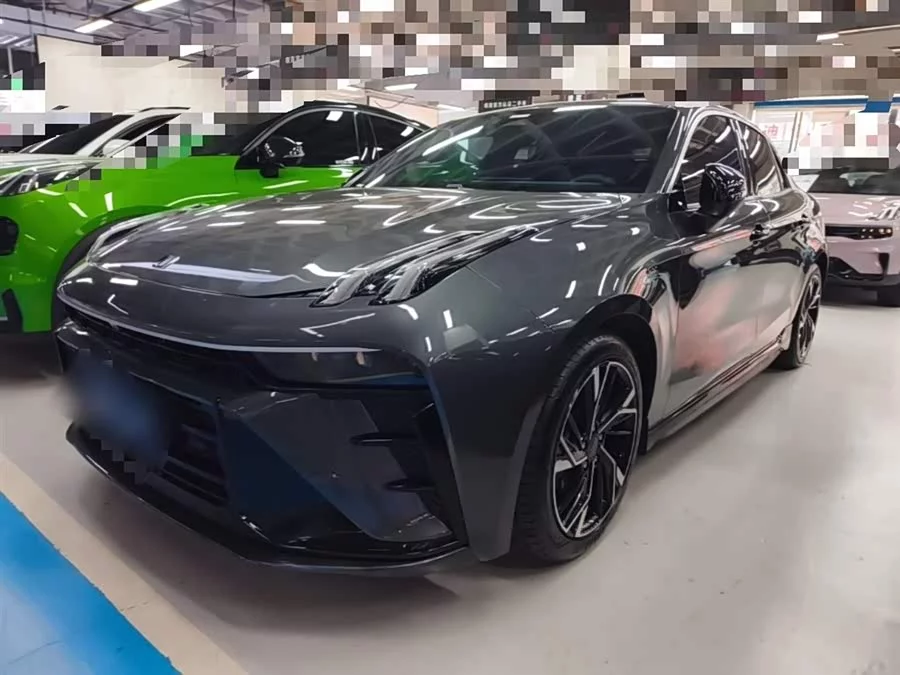 Lynk & Co 03