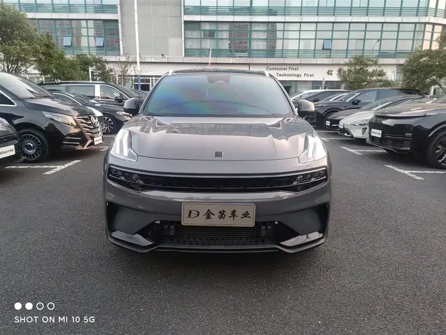 Lynk & Co 06