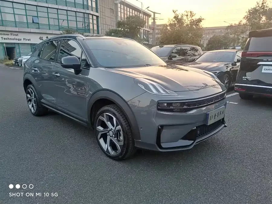Lynk & Co 06