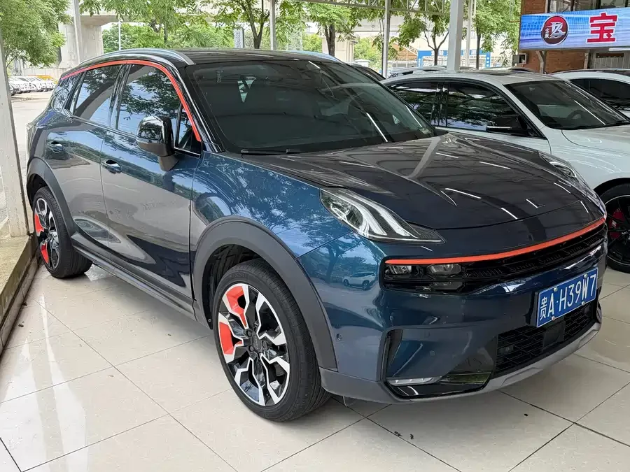 Lynk & Co 06