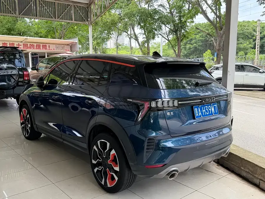 Lynk & Co 06